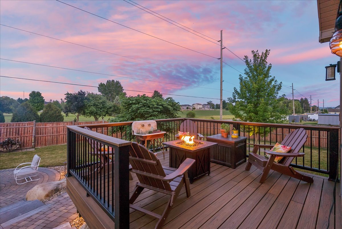 Enjoy Endless Summer Nights at this Beautiful New Construction Home in Waterloo Iowa | Oakridge Real Estate